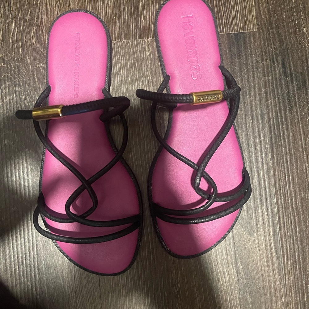 Havaianas Pink Footbed Black Strappy Slide Sandals with Gold Accent